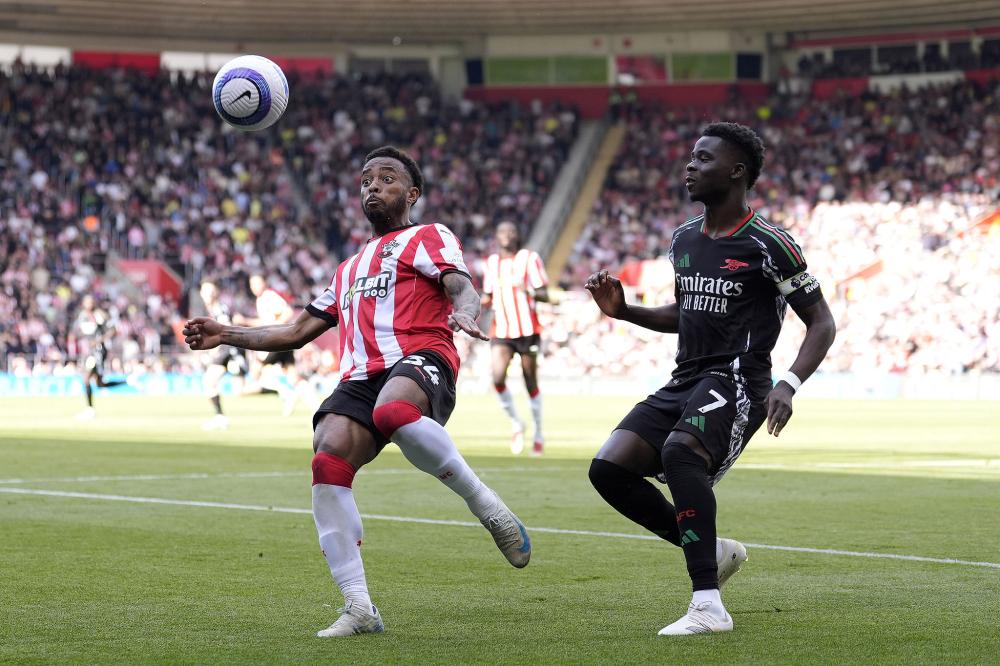 安全至上！NBA杯赛湖人弃用争议地板，恢复主场常规场地